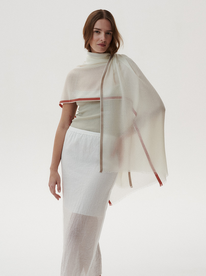 Ecru cashmere scarf with contrasting trim - luxurious lightness and minimalism PREMIUM image 2