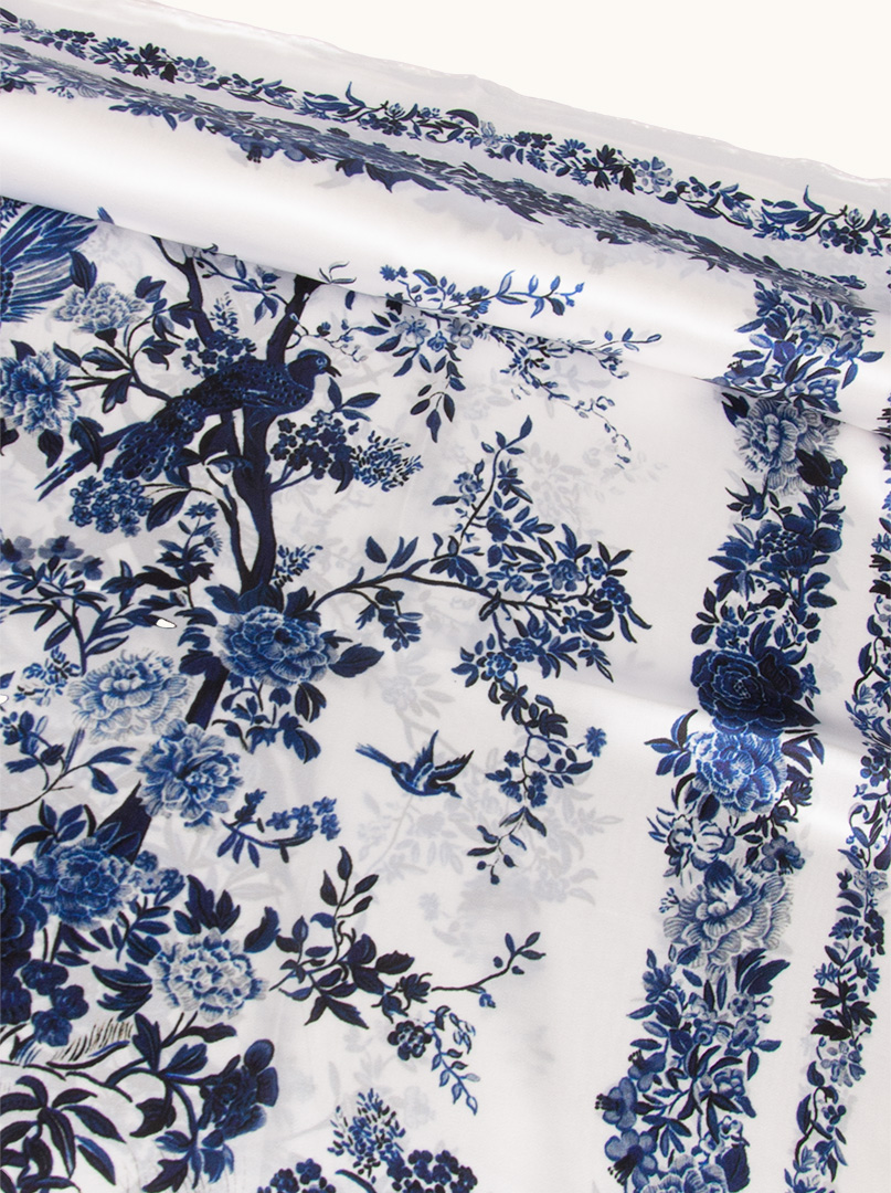 Brown silk scarf with geometric patterns 68cm x 68cm - Allora image 4