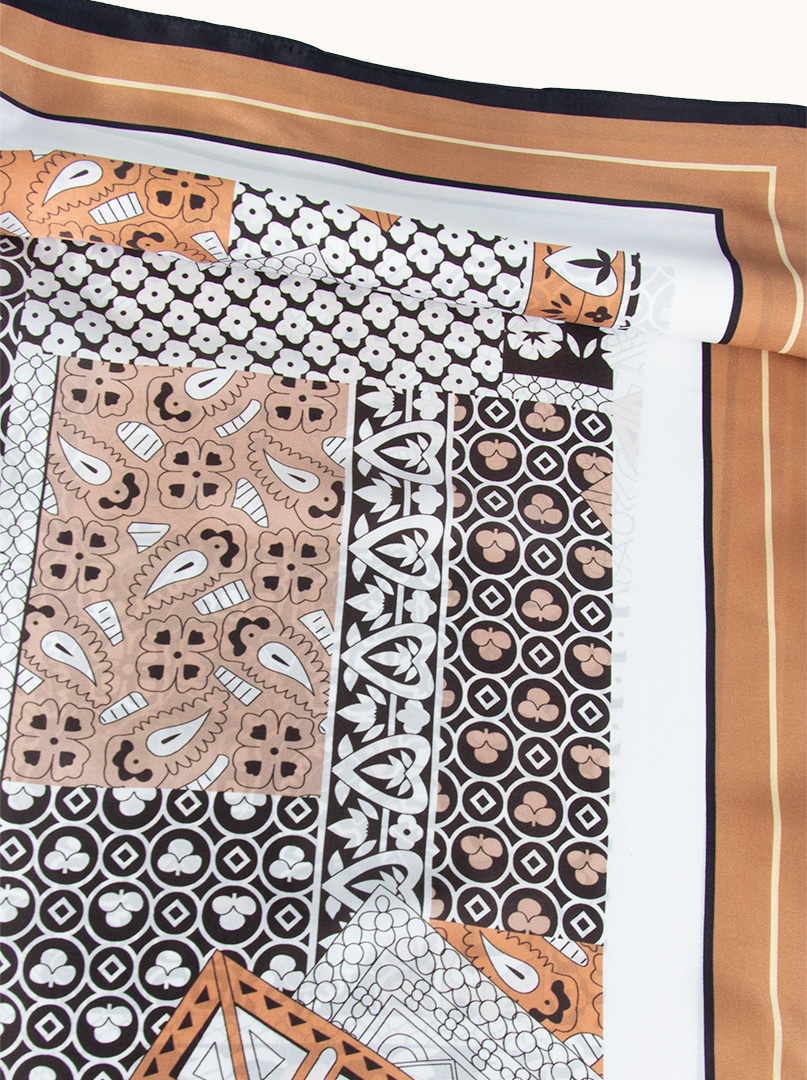 Large silk scarf with geometric pattern beige and black 88x88 cm  image 4