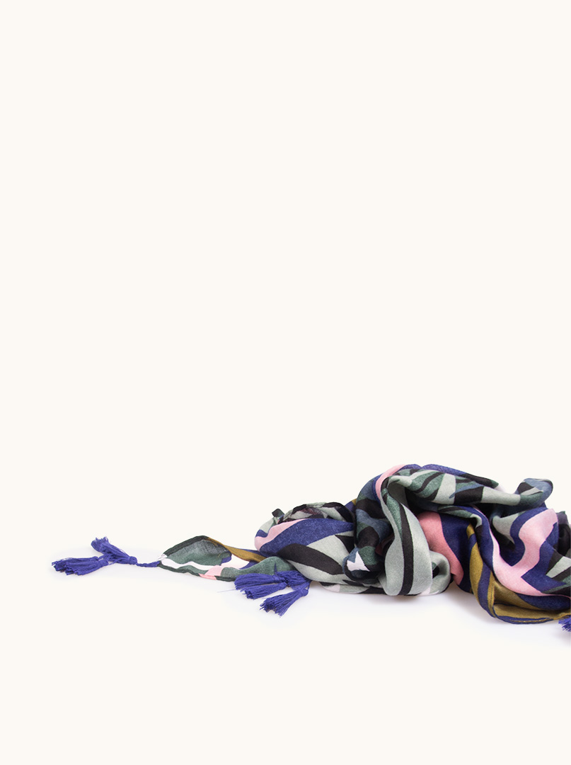 Light boho scarf with leaf motif 90 cm x 190 cm image 3