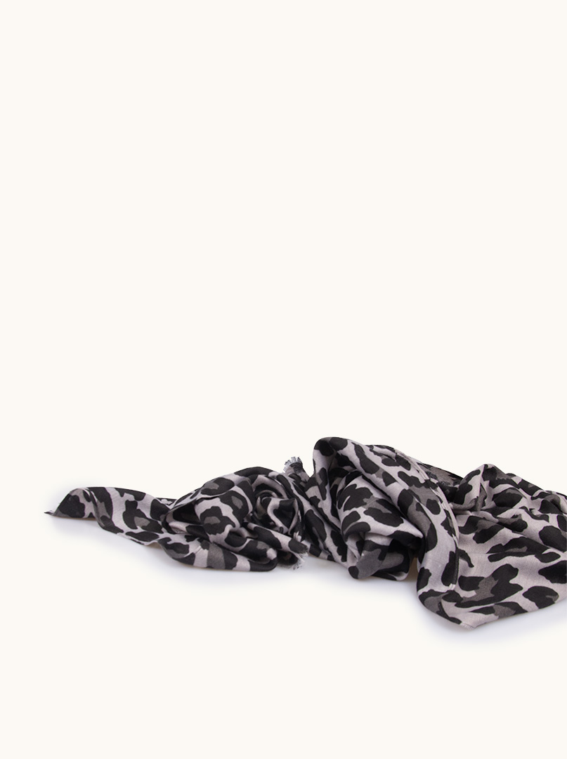 Viscose scarf with animal motif in graphite spots 90cm x 180cm image 2