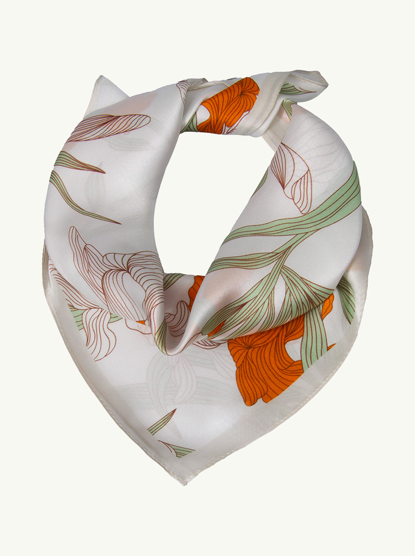 Silk gavroshka in irises 53 cm x 53 cm PREMIUM image 3